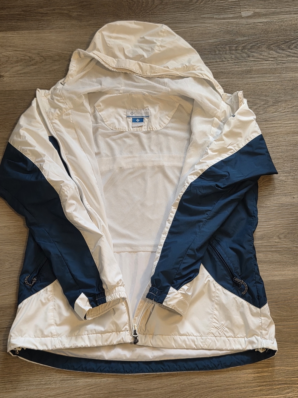 Columbia This jacket is a white and navy blue Columbia windbreaker - Picture 3 of 12
